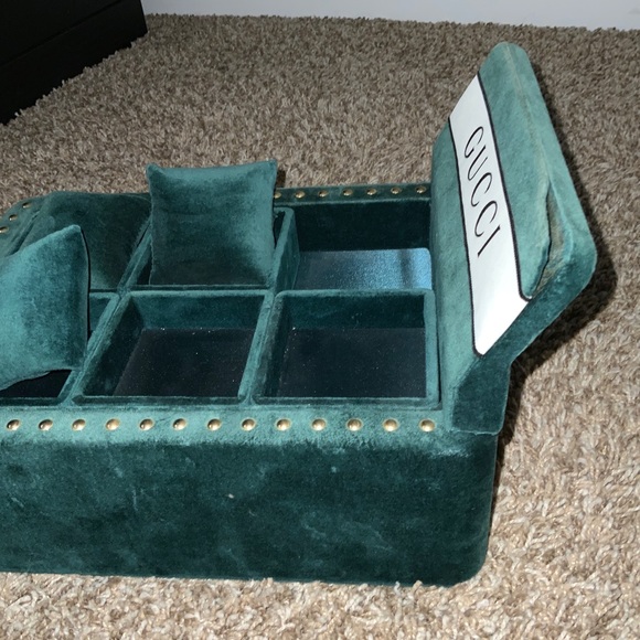 Gucci Green Velvet Watch Display - Picture 3 of 3